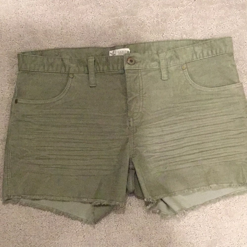 Oahu shorts fro Carve Designs size 12 olive